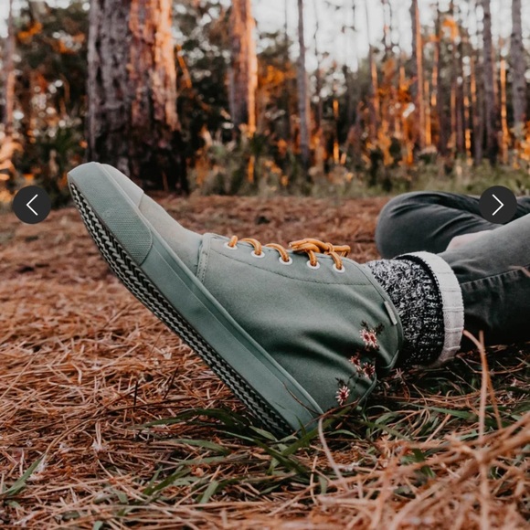 NWT BANGS Green Canvas Sneakers with Yellow Laces Size 8.5 - Picture 3 of 16